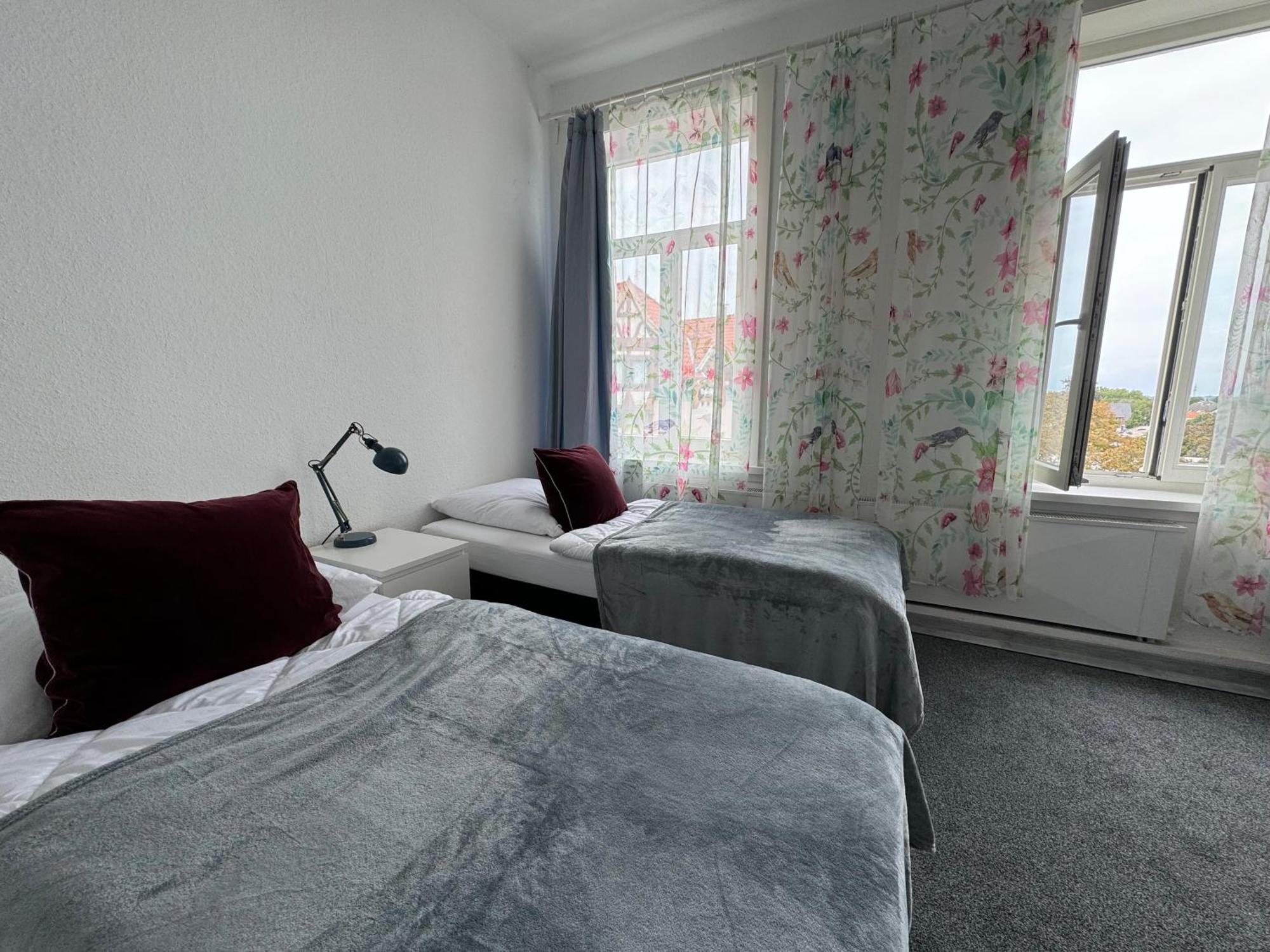 Moderne 4 Zimmer Apartment Mit Bergblick Stadtzentrum Contactless Check-In Gehrden  Kültér fotó