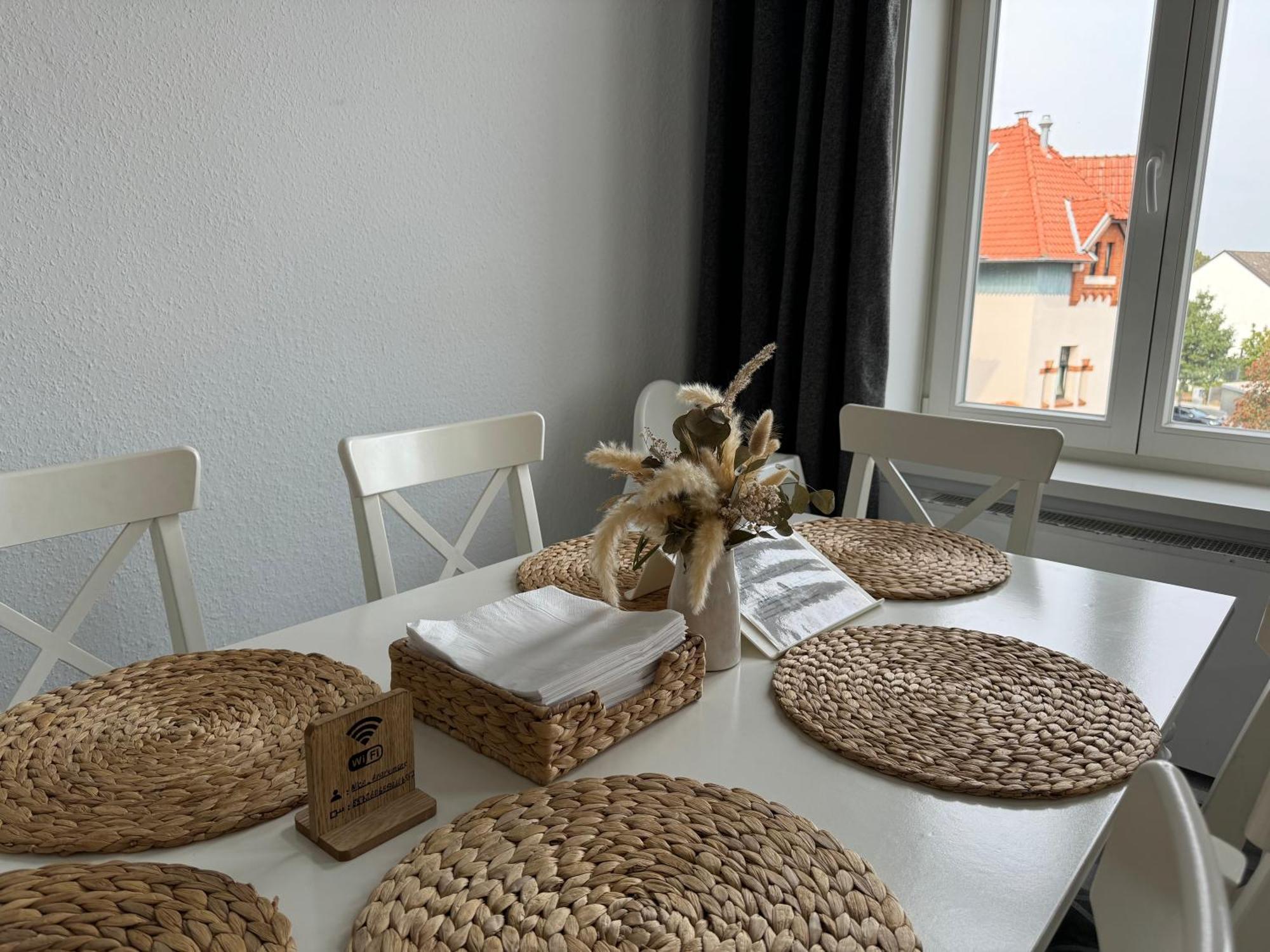 Moderne 4 Zimmer Apartment Mit Bergblick Stadtzentrum Contactless Check-In Gehrden  Kültér fotó